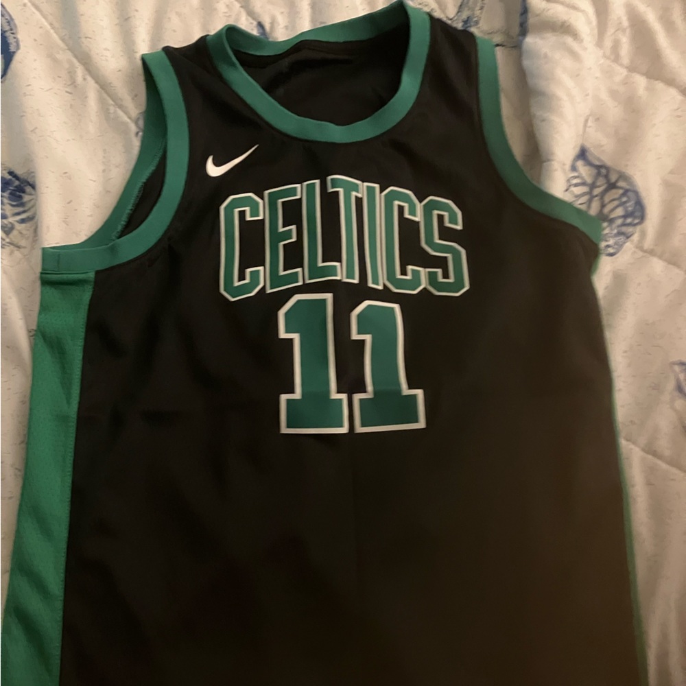Nba youth large Boston Celtics Kyrie Irving jersey